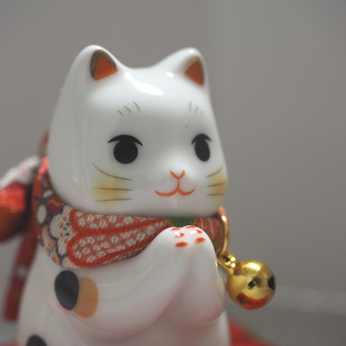 Mini Japanese Prayer Cat Figurine – Lucky Cat for Wishes | Yakushigama