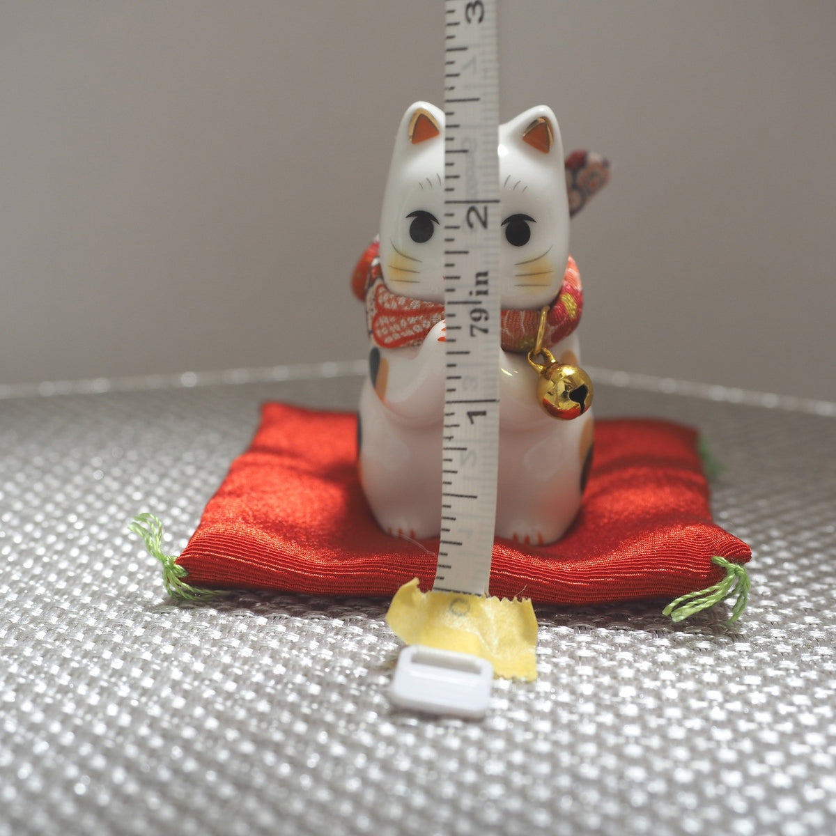 Mini Japanese Prayer Cat Figurine – Lucky Cat for Wishes | Yakushigama