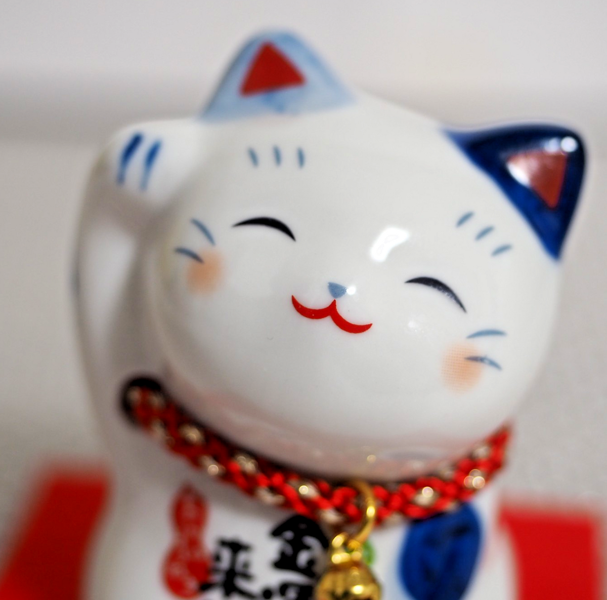 Blue & White Lucky Cat Pair (Maneki Neko) – Inviting Prosperity & Welcoming People | Yakushigama