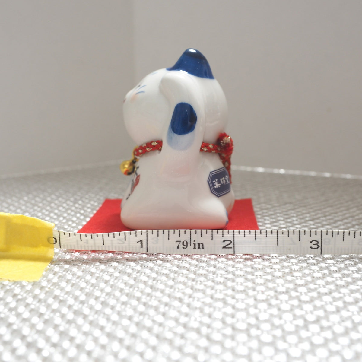 Blue & White Japanese Maneki Neko – Left Paw Raised to Invite People | Yakushigama