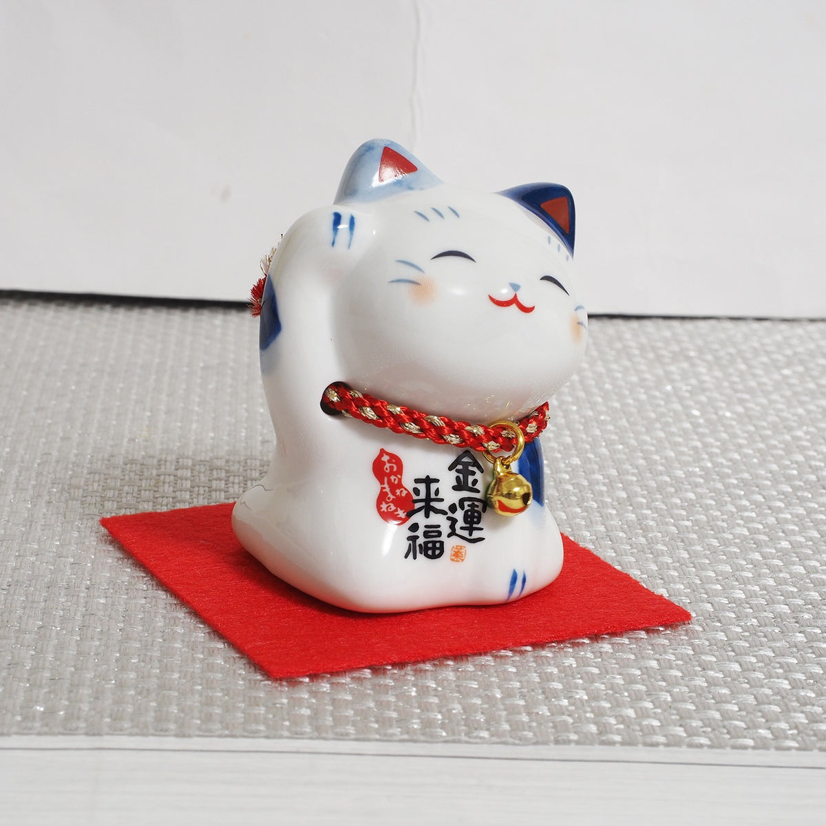 Blue & White Japanese Maneki Neko – Right Paw Raised to Invite Money | Yakushigama