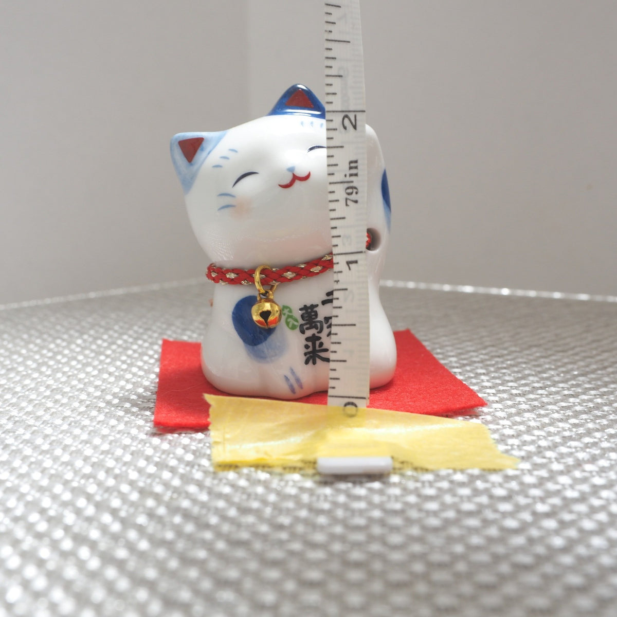 Blue & White Japanese Maneki Neko – Left Paw Raised to Invite People | Yakushigama