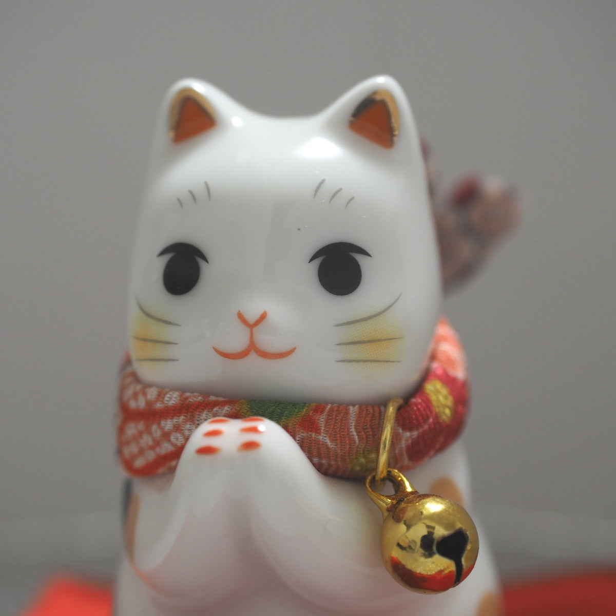 Mini Japanese Prayer Cat Figurine – Lucky Cat for Wishes | Yakushigama
