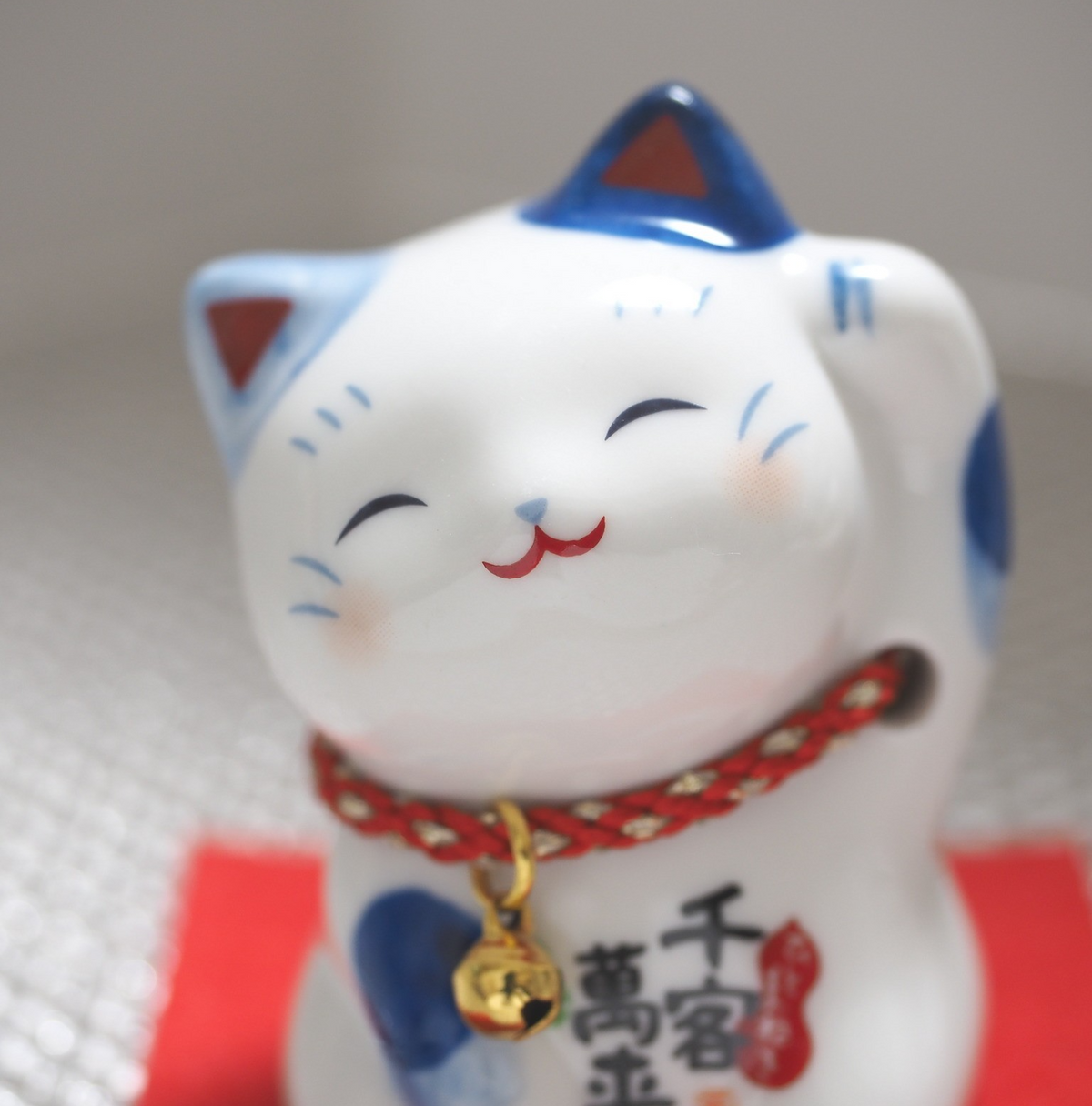 Blue & White Lucky Cat Pair (Maneki Neko) – Inviting Prosperity & Welcoming People | Yakushigama