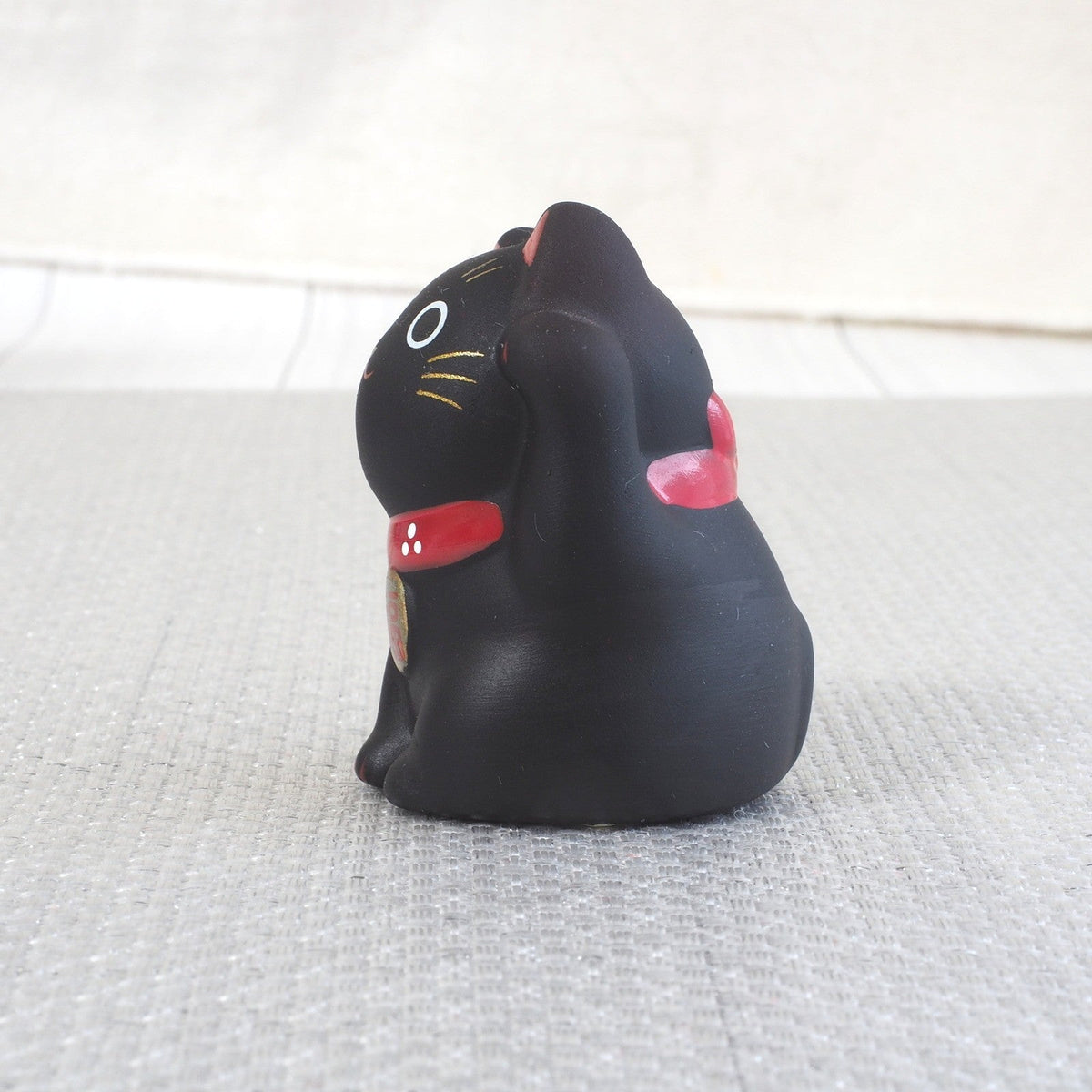 Mini Japanese Lucky Cat Pair – Black & Gold Maneki Neko | Yakushigama