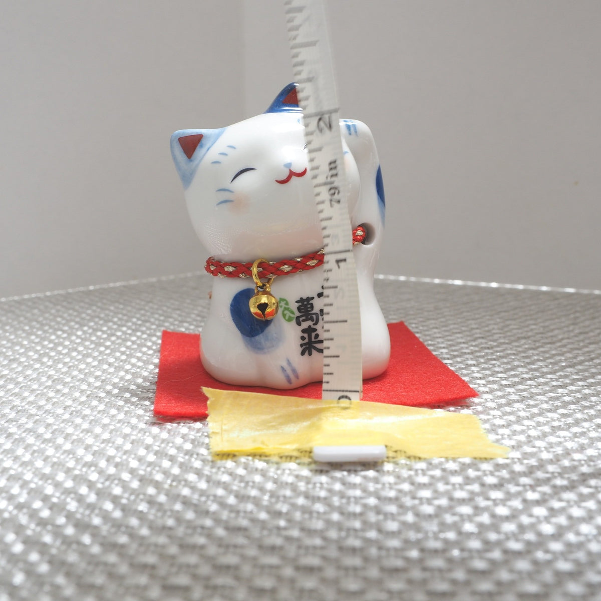 Blue & White Japanese Maneki Neko – Right Paw Raised to Invite Money | Yakushigama
