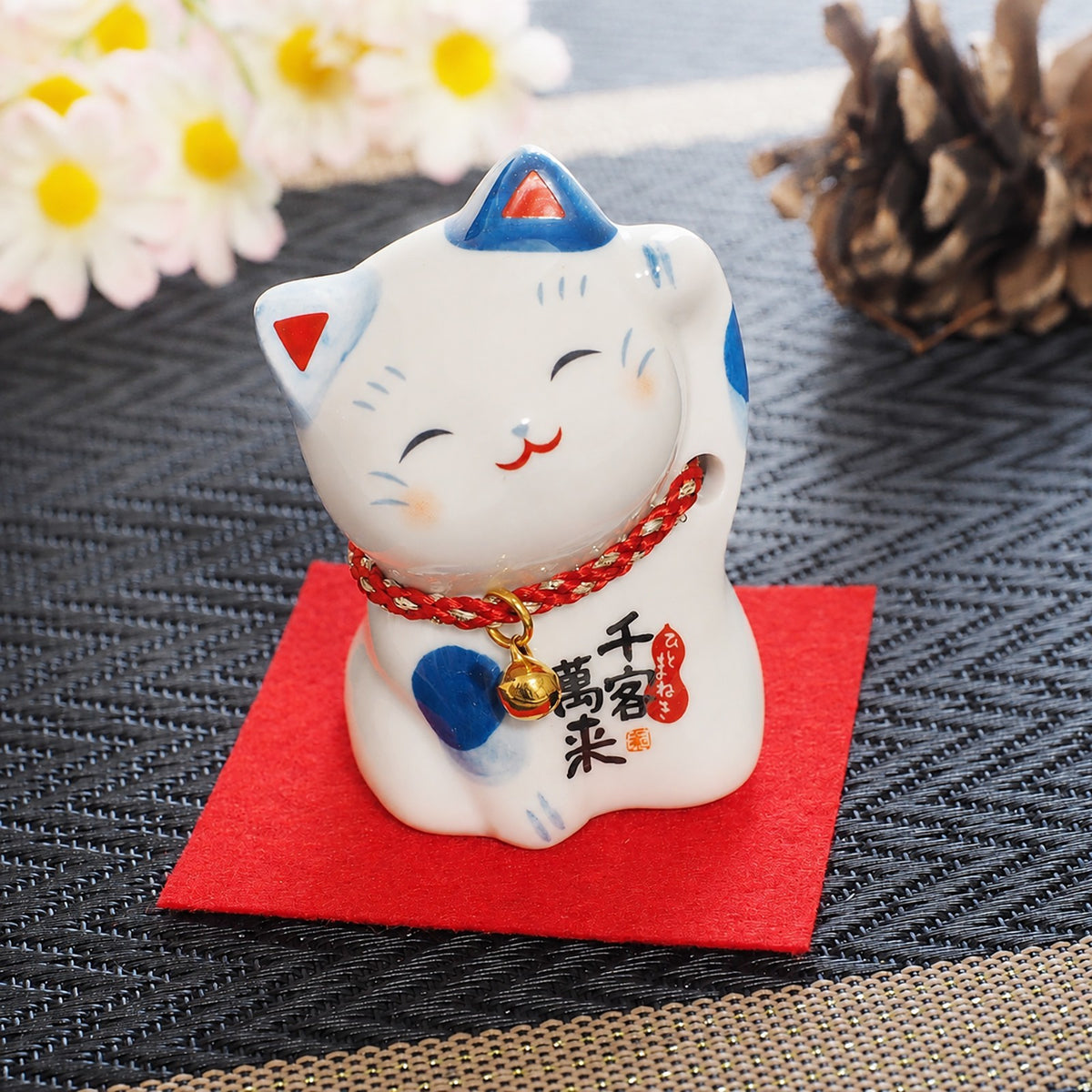 Blue & White Japanese Maneki Neko – Left Paw Raised to Invite People | Yakushigama