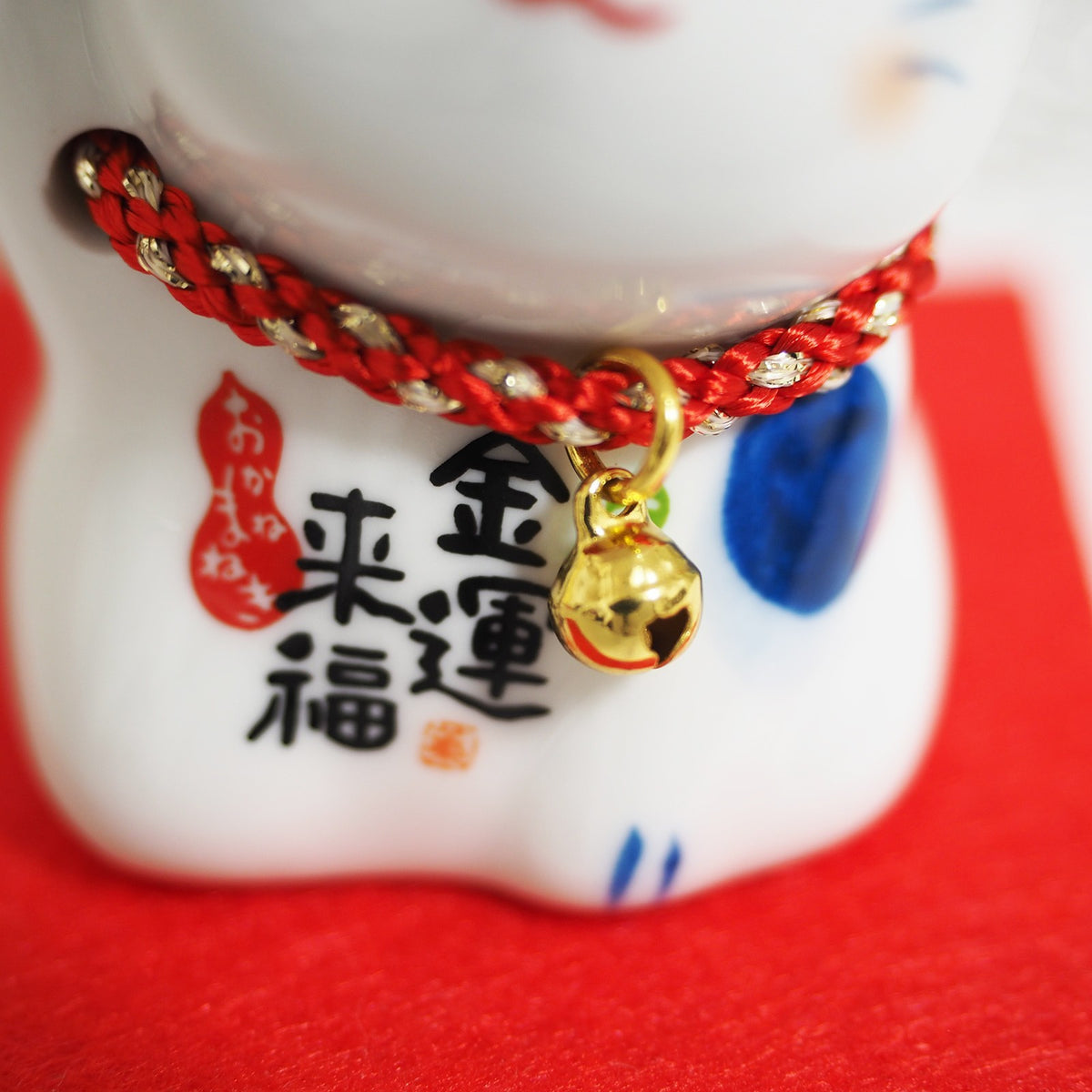 Blue & White Japanese Maneki Neko – Right Paw Raised to Invite Money | Yakushigama