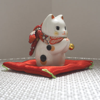 Mini Japanese Prayer Cat Figurine – Lucky Cat for Wishes | Yakushigama