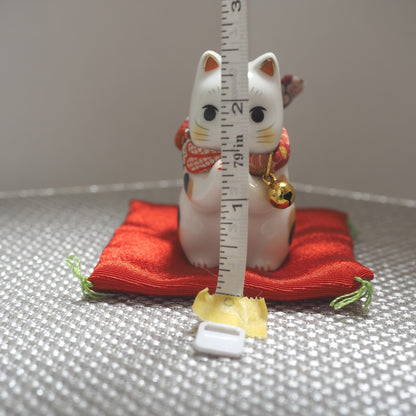 Mini Japanese Prayer Cat Figurine – Lucky Cat for Wishes | Yakushigama