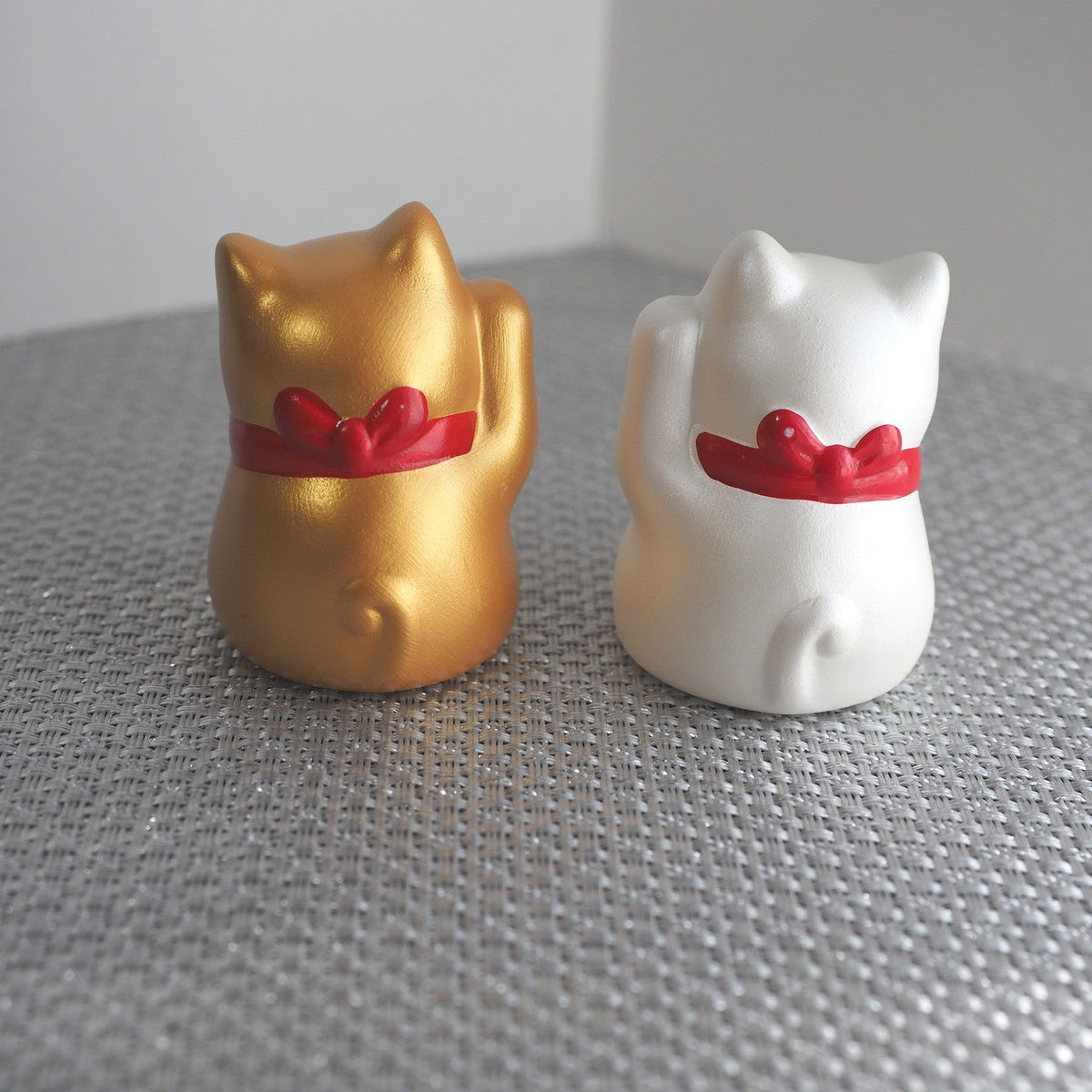 Mini Japanese Lucky Cat Pair – Gold & Silver Maneki Neko | Yakushigama