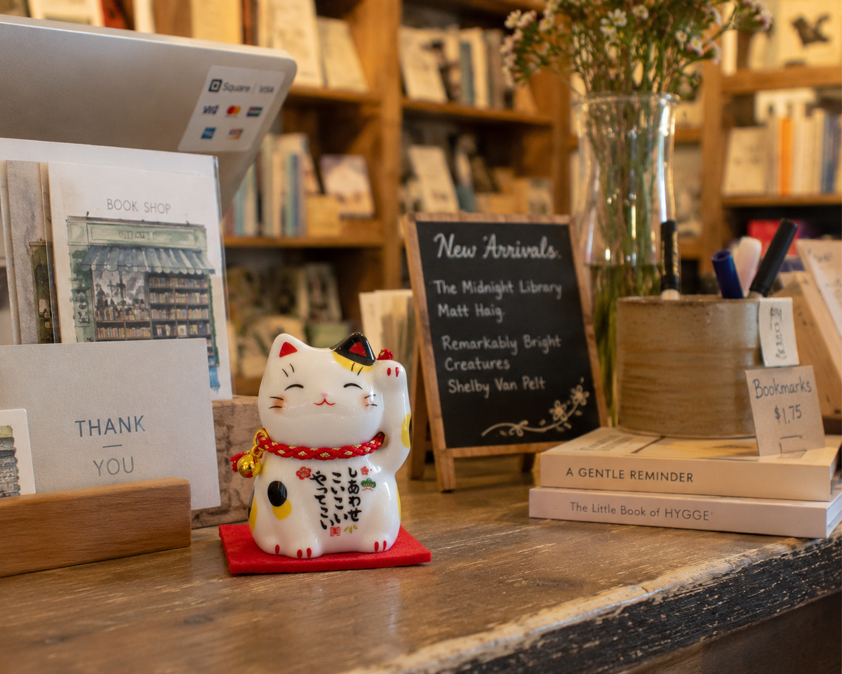 Japanese Lucky Cat Figurine – Calico Maneki Neko | Yakushigama