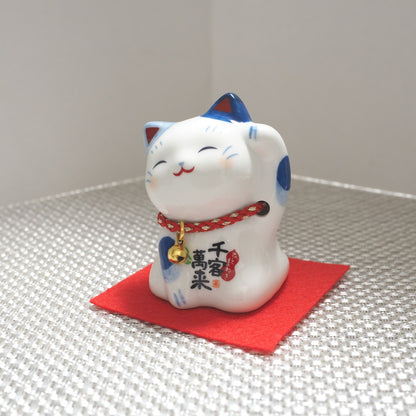 Blue & White Japanese Maneki Neko – Left Paw Raised to Invite People | Yakushigama