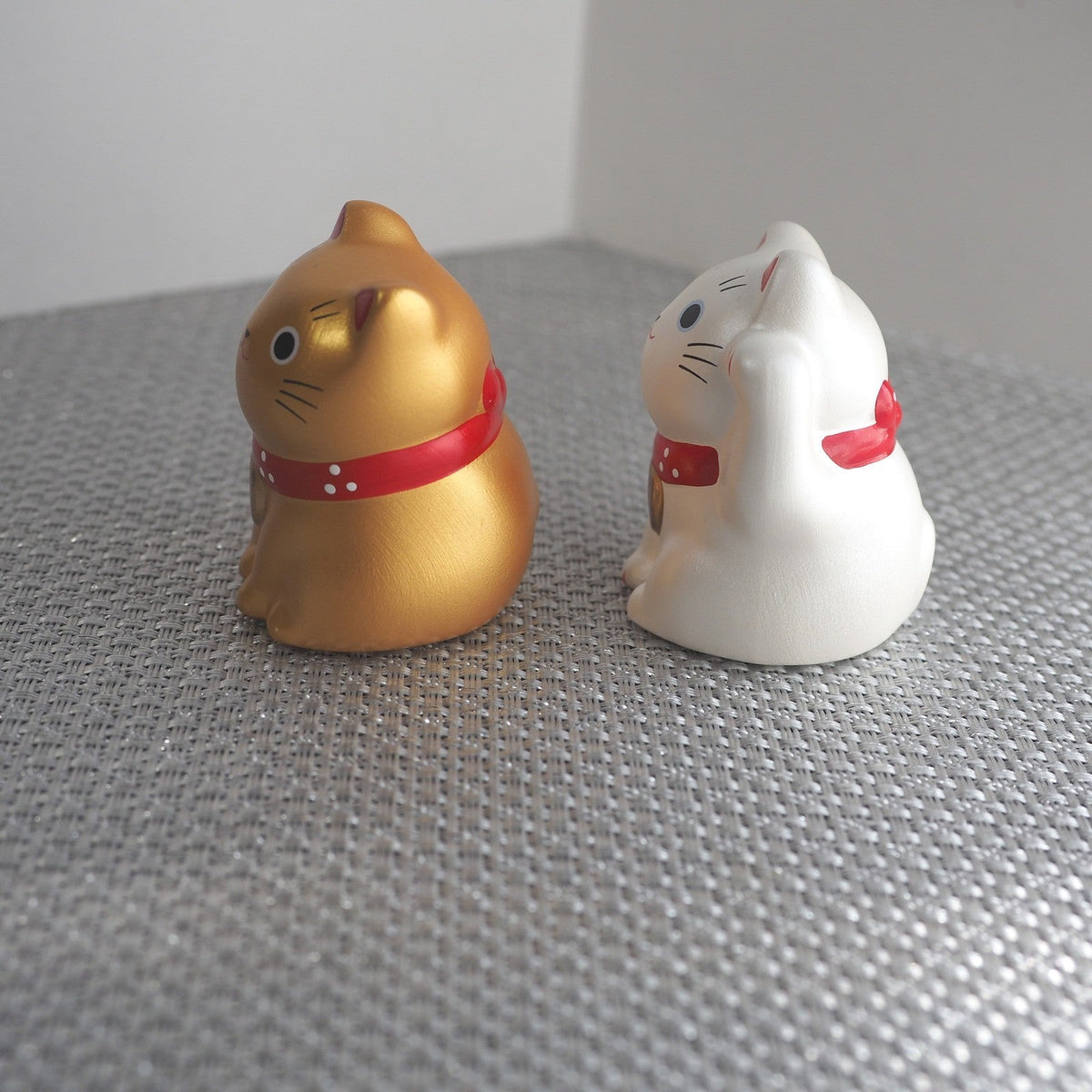 Mini Japanese Lucky Cat Pair – Gold & Silver Maneki Neko | Yakushigama