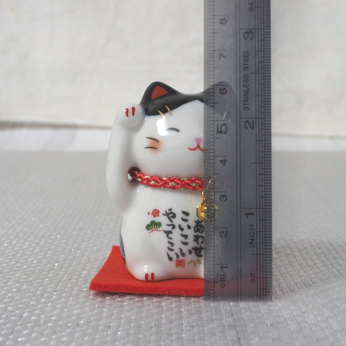 Japanese Lucky Cat Figurine – Tuxedo Maneki Neko | Yakushigama