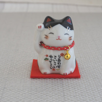 Japanese Lucky Cat Figurine – Tuxedo Maneki Neko | Yakushigama