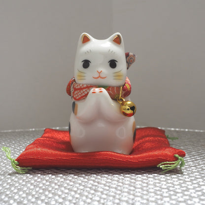 Mini Japanese Prayer Cat Figurine – Lucky Cat for Wishes | Yakushigama
