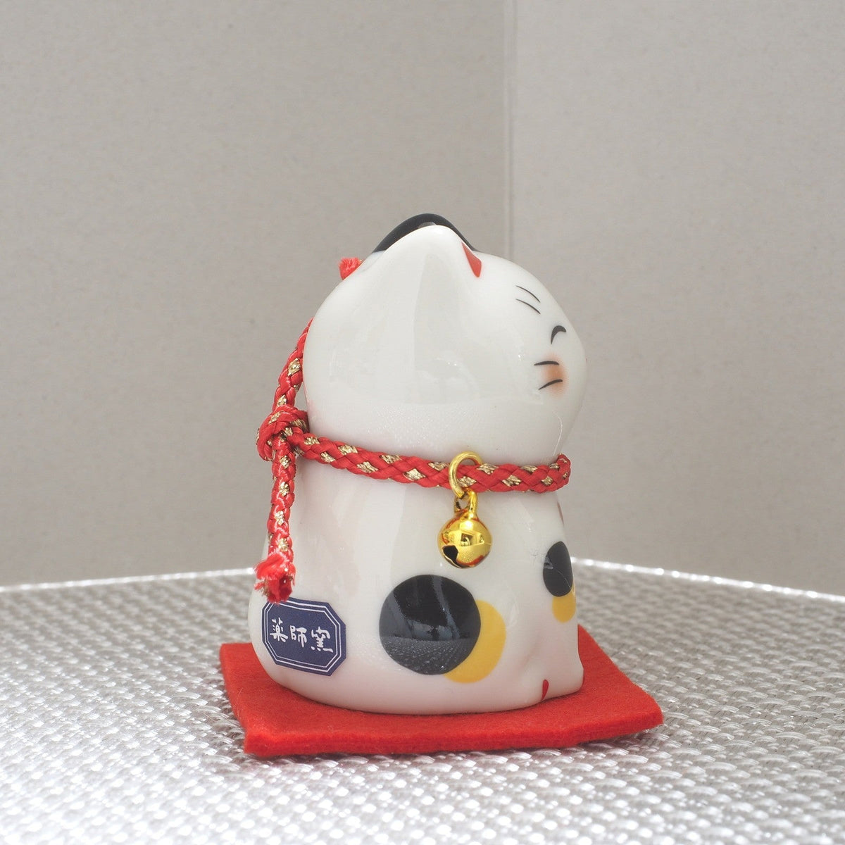 Japanese Lucky Cat Figurine – Calico Maneki Neko | Yakushigama