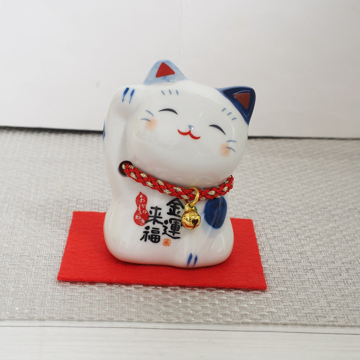 Blue & White Japanese Maneki Neko – Right Paw Raised to Invite Money | Yakushigama