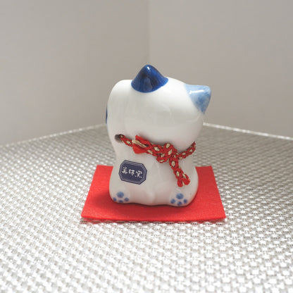 Blue & White Japanese Maneki Neko – Left Paw Raised to Invite People | Yakushigama