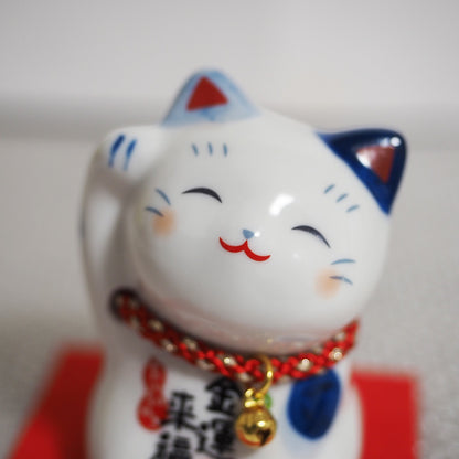 Blue & White Japanese Maneki Neko – Right Paw Raised to Invite Money | Yakushigama