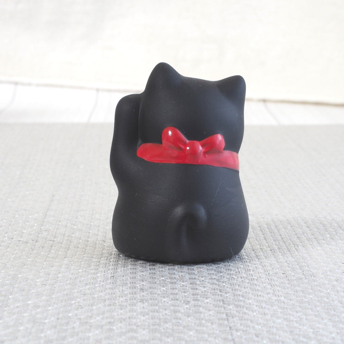 Mini Japanese Lucky Cat Pair – White & Black Maneki Neko | Yakushigama