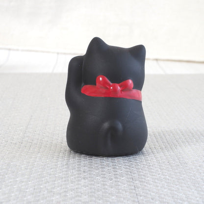 Mini Japanese Lucky Cat Pair – White & Black Maneki Neko | Yakushigama