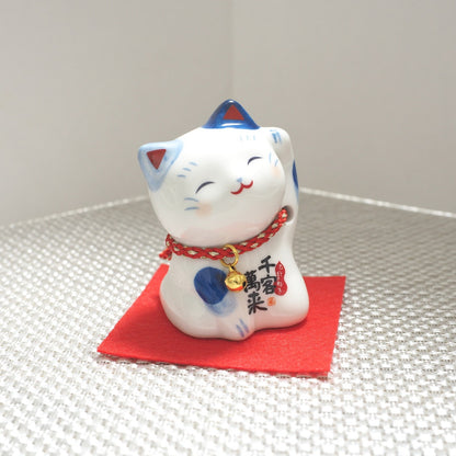 Blue & White Japanese Maneki Neko – Left Paw Raised to Invite People | Yakushigama