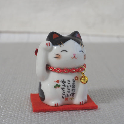 Japanese Lucky Cat Figurine – Tuxedo Maneki Neko | Yakushigama