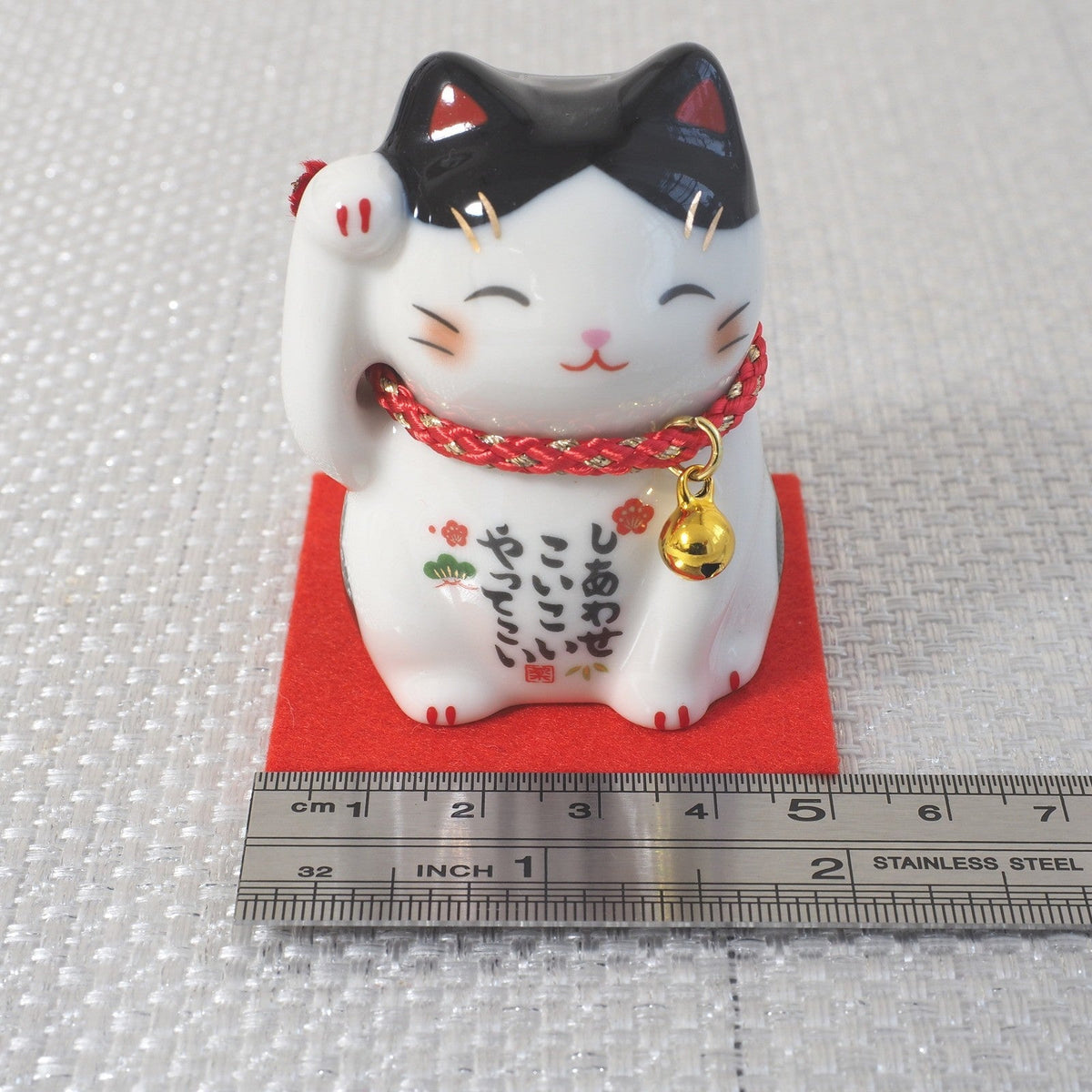 Japanese Lucky Cat Figurine – Tuxedo Maneki Neko | Yakushigama