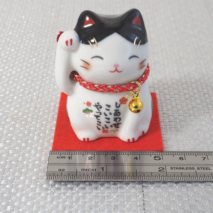 Japanese Lucky Cat Figurine – Tuxedo Maneki Neko | Yakushigama