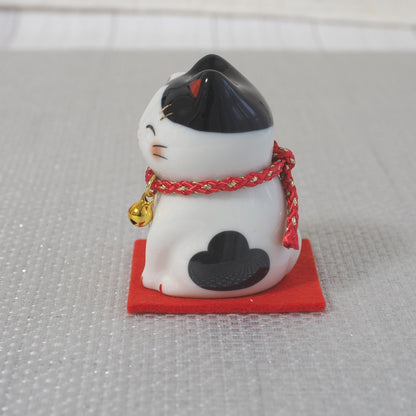 Japanese Lucky Cat Figurine – Tuxedo Maneki Neko | Yakushigama