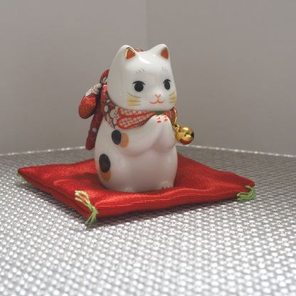 Mini Japanese Prayer Cat Figurine – Lucky Cat for Wishes | Yakushigama