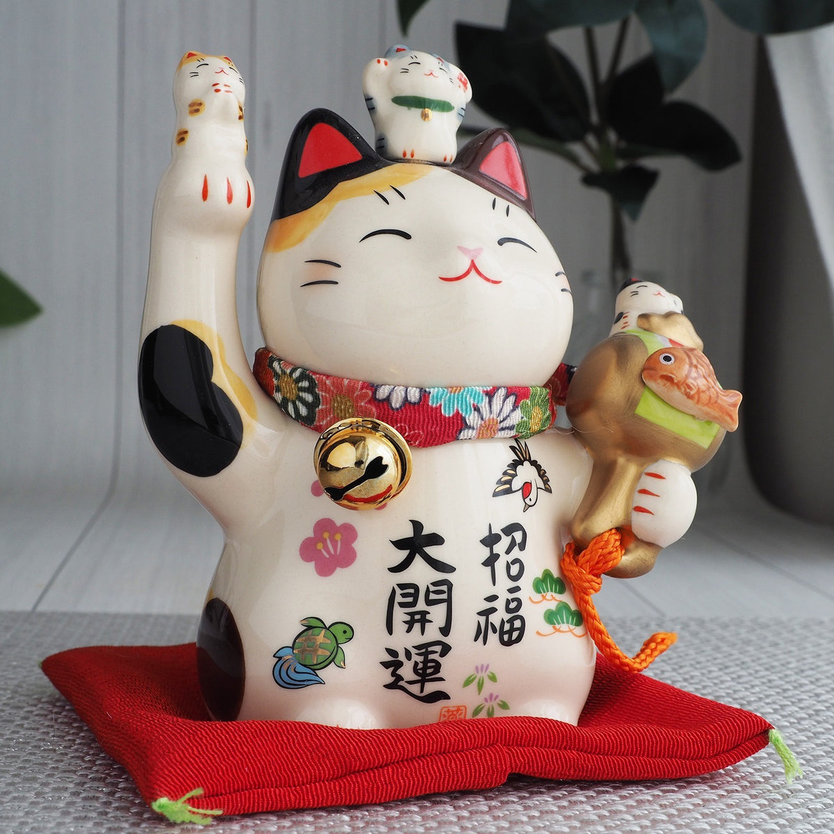 Great Fortune Japanese Lucky Cat Figurine with Lucky Mallet – 5 in Maneki Neko | Yakushigama